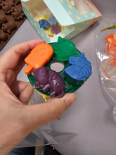 Load image into Gallery viewer, Melt and Pour soap making workshop for children
