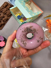 Load image into Gallery viewer, Melt and Pour soap making workshop for children