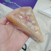 Load image into Gallery viewer, Melt and Pour soap making workshop for children